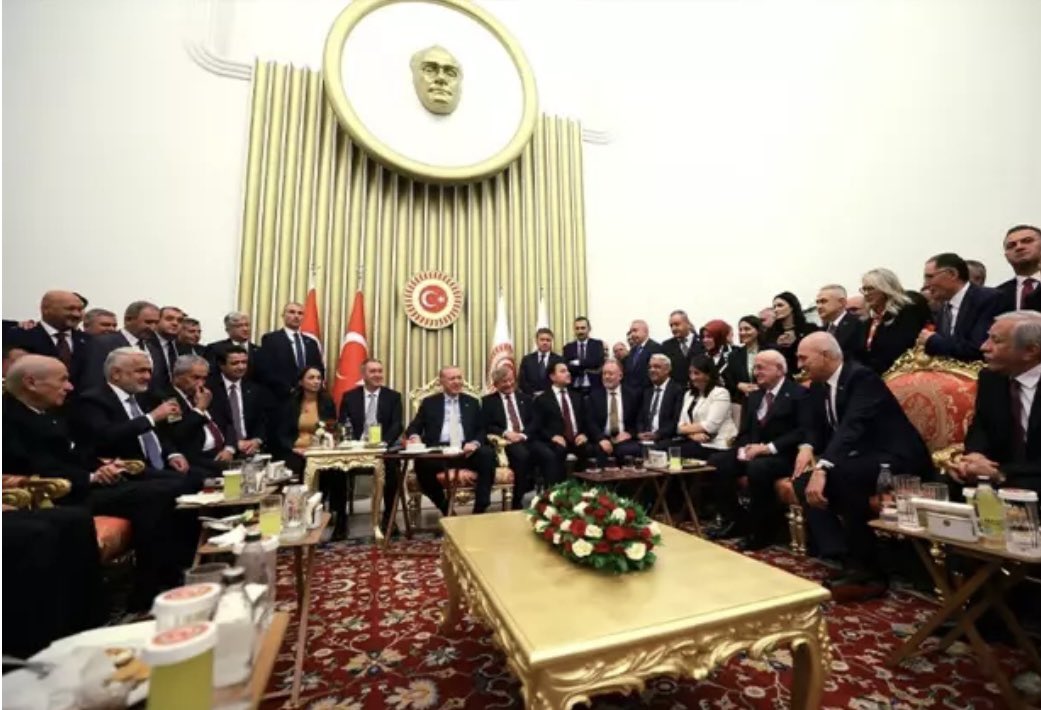 Efendim <a href="/RTErdogan/">Recep Tayyip Erdoğan</a> Dünya lideri olduğunuzu anladı bu ülkeye yaptıklarınız için minettarız.Biz karınca kararınca <a href="/akyenisehir021/">AK PARTİ YENİŞEHİR</a>  teşkilatı olarak ilçe başkanımız <a href="/karahanender1/">Ender KARAHAN</a>  ile yaptıklarınızı sokak sokak anlatmaya devam edeğiz.