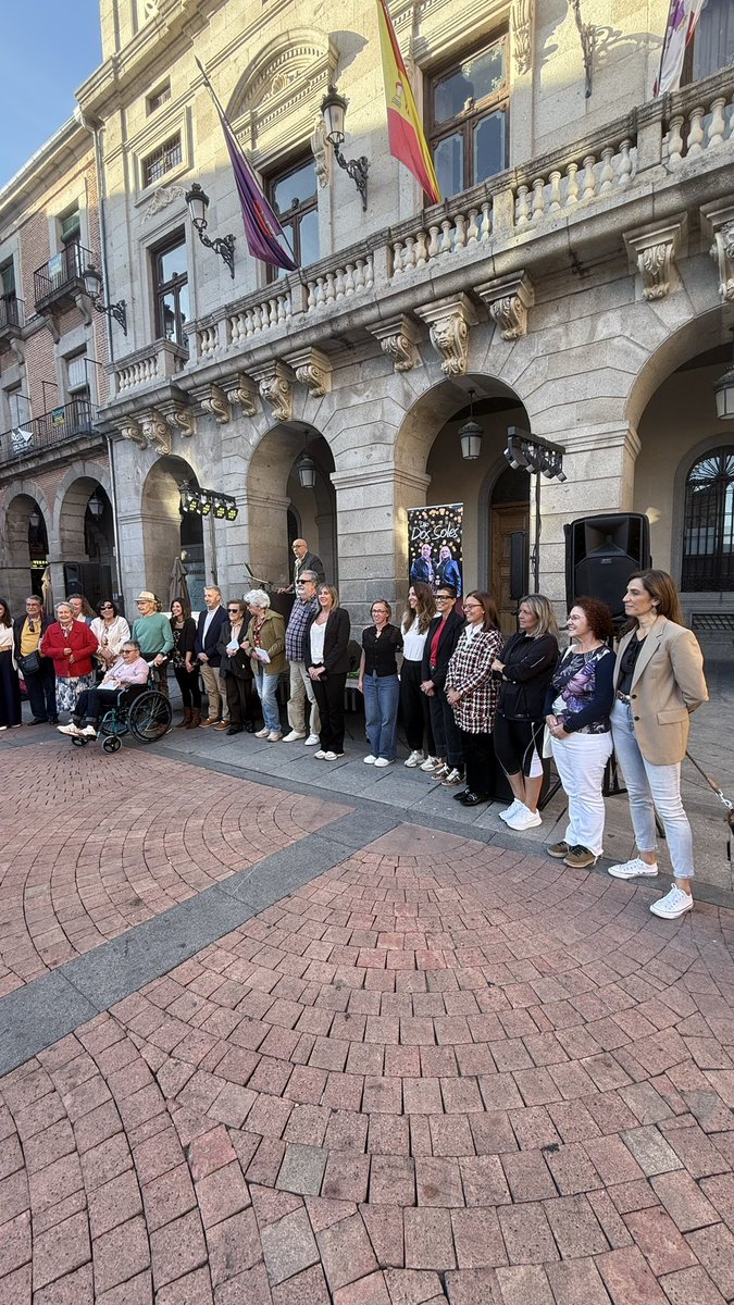 🌹 ¡Feliz Día Internacional de las Personas de Edad!

🏅 Nuestra portavoz, <a href="/EVAARIASAIRA/">EVA ARIAS AIRA (personal)</a> , y nuestra concejala, <a href="/juliajiher/">julia jimenez</a> , han asistido a la lectura del manifiesto y a la entrega de reconocimientos a las personas voluntarias del programa “Ávila Contigo”.