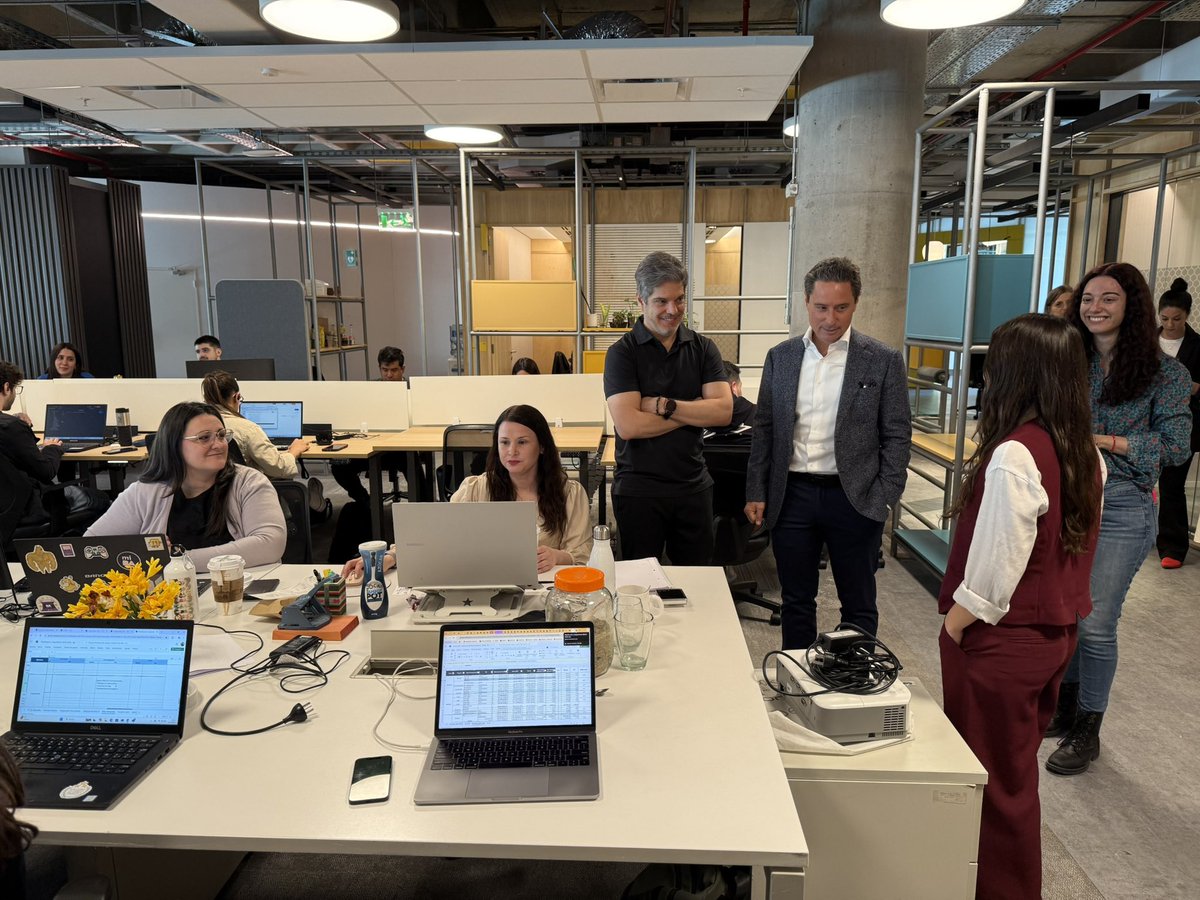 En la Ciudad apostamos al talento, la creatividad y el trabajo en equipo para seguir innovando en los procesos y mejorar la vida de los vecinos.

Conversé con el equipo que desarrolla muchas de las transformaciones que estamos llevando adelante, desde la simplificación de