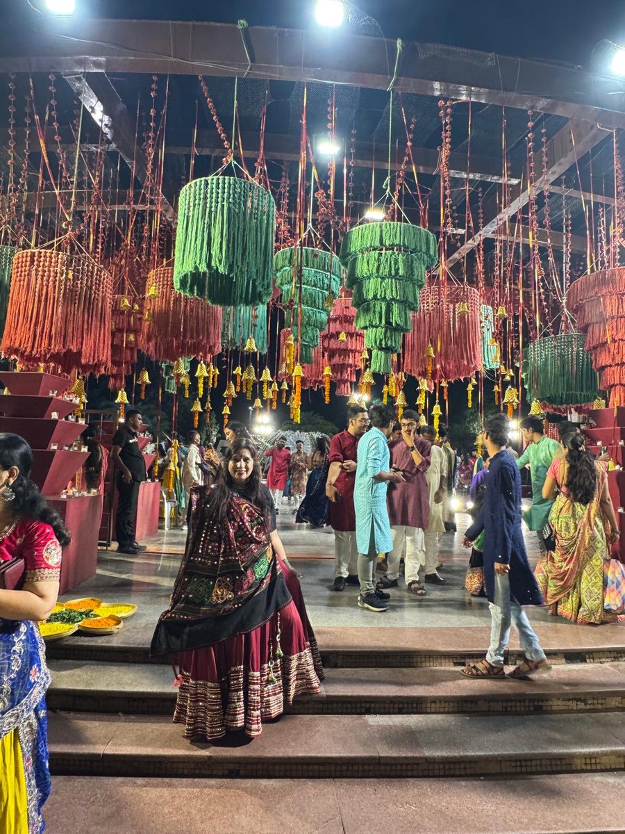 SeemaSh46712468's tweet photo. Last day of #Navratri2025 ,first step for enter for #Garaba #Navratri #Sऊवाच😍 #theme_pic_india_festival #Ahmedabad #Sclick
#NavratriVibes https://t.co/FurbNJEvBd