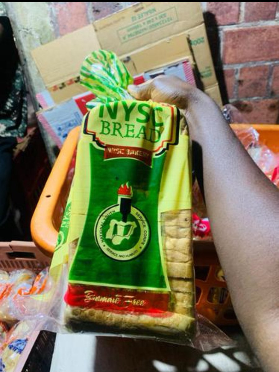 _emichellep's tweet photo. They said you people should manage bread as allawee hasn’t entered🌚😂 https://t.co/kHwbi2eFj6