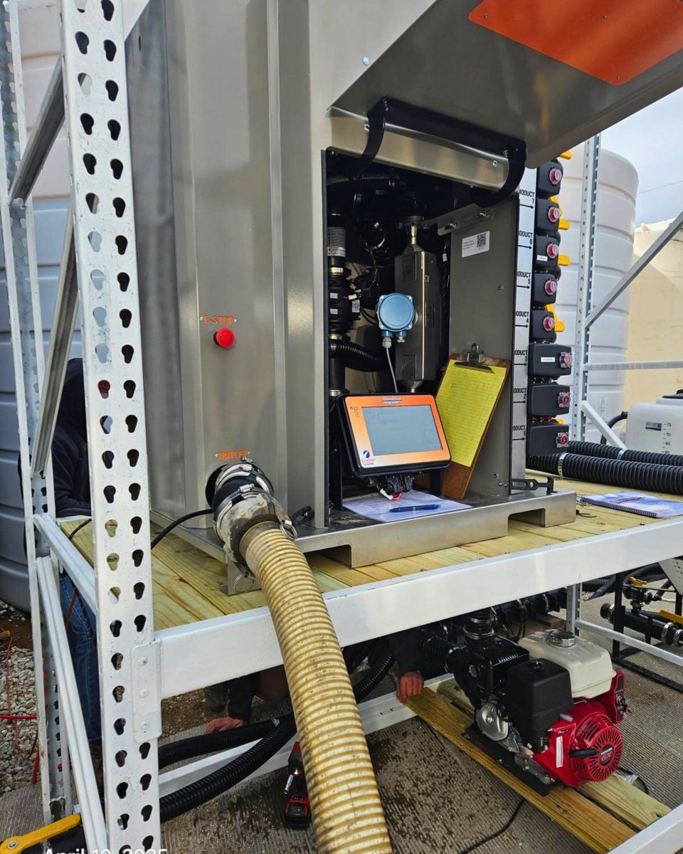 SurePointAg's tweet image. This #QuickDraw stationary mixing plant setup was shared by Hannah Wissmiller with #Wissfarms in Illinois. Being able to mix and load a sprayer batch with maximum accuracy and efficiency is getting more and more important for growers and commercial farm operators. #SurePointAg