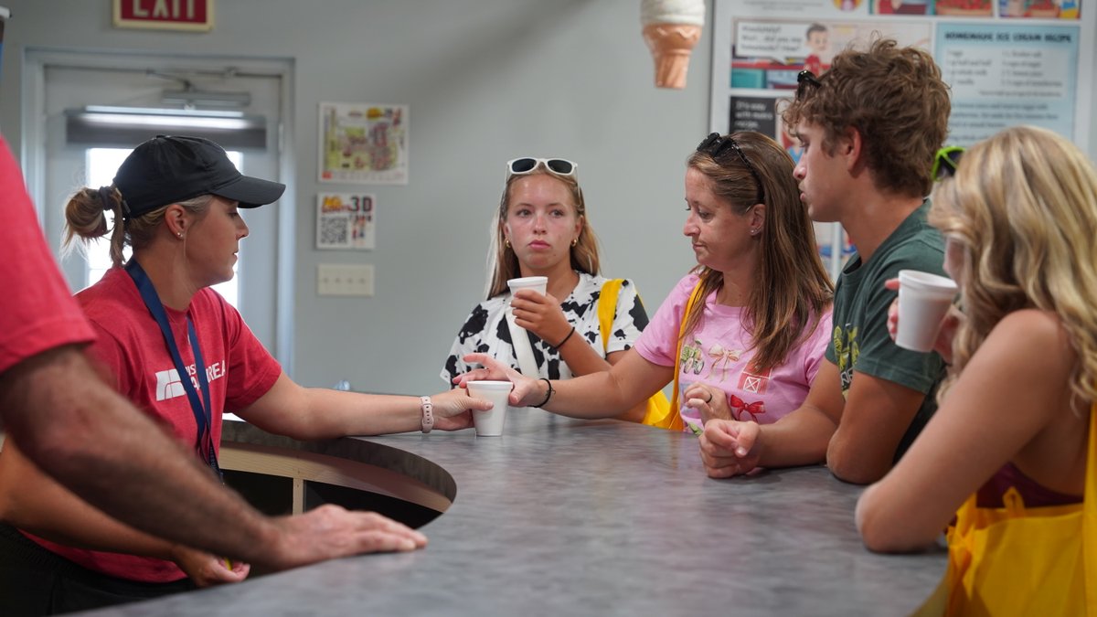 MOFarmBureau's tweet image. Fun Fact: At this year's Missouri State Fair, we served more than 16,500 cups of milk. There are 16 cups in 1 gallon. That means we served 1,031.25 gallons of milk. That's a lot of milk. 
#mofb #missourifarmbureau #moag #missouriagriculture