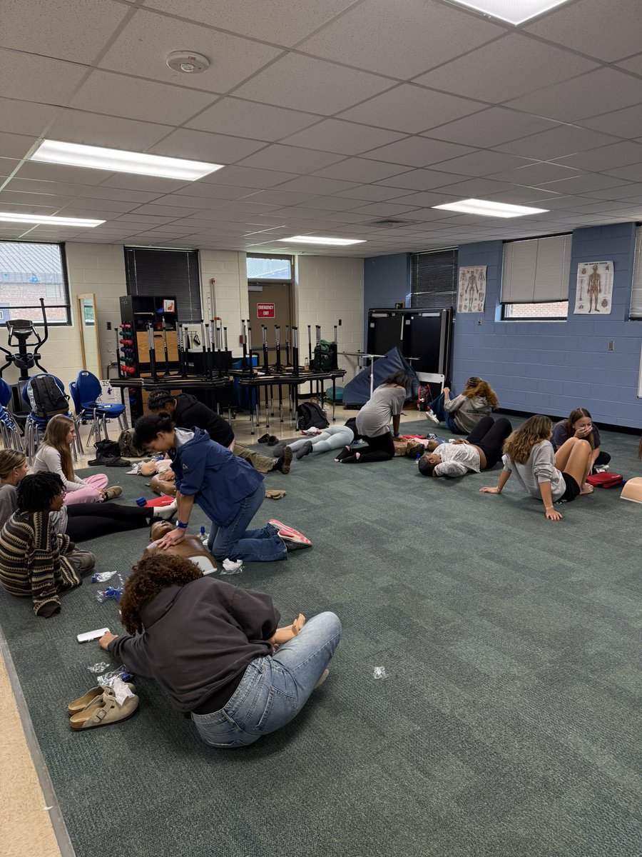 NHREC_CTE_BF's tweet photo. Our #PTOT students are hands-on and focused as they practice #CPR skills! Building confidence today to save lives tomorrow. #ButlerFarmFam
#NHREC #NewHorizonsCTE
@NHREC_VA https://t.co/DOrLy9MxLF