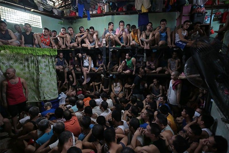 ProfHeist's tweet photo. @inquirerdotnet Most of these inmates were wrongfully accused and definitely have a lighter criminal offenses/cases compared to Du30. 

May nagsalita ba na senador na NAKAKA-AWA ang kanilang kalagayan sa kulungan?

CAN YOU IMAGINE HOW THESE PEOPLE COPING NOW? https://t.co/Y7azDKBytY