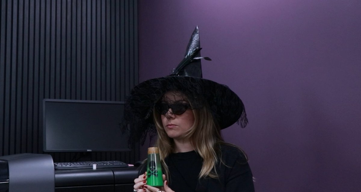 PrintPrototypes's tweet image. Guess who&apos;s back!🧹 ☠️

For October&apos;s Part of the Month, we chose the famous &quot;Enemy Elixir&quot; bottle that we printed on the @Stratasys J850 for Wilma Matilda, Head of Product Design, at Spellbound.

Watch the video to learn more about this process: bit.ly/48PnsKe