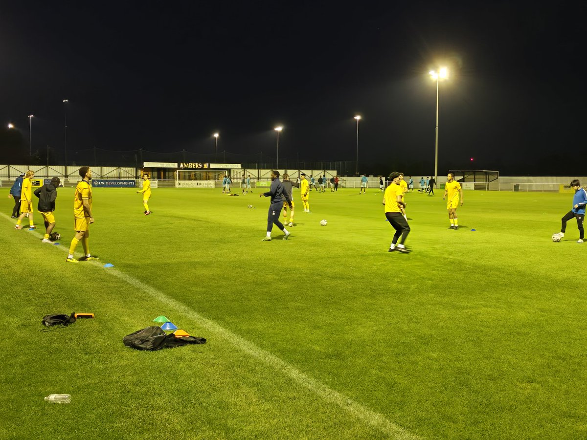 FCRomania's tweet image. 📋 TEAM NEWS

Here’s how The Wolves line up tonight at Theobalds Lane against Barkingside FC in the @ThurlowNunnL First Division South 🐺💛

🔰 Starting XI 👇
🧢 Substitutes 👇

Kick-off: 7:45PM
#FCRomania #TheWolves #TNLSouth #NonLeague