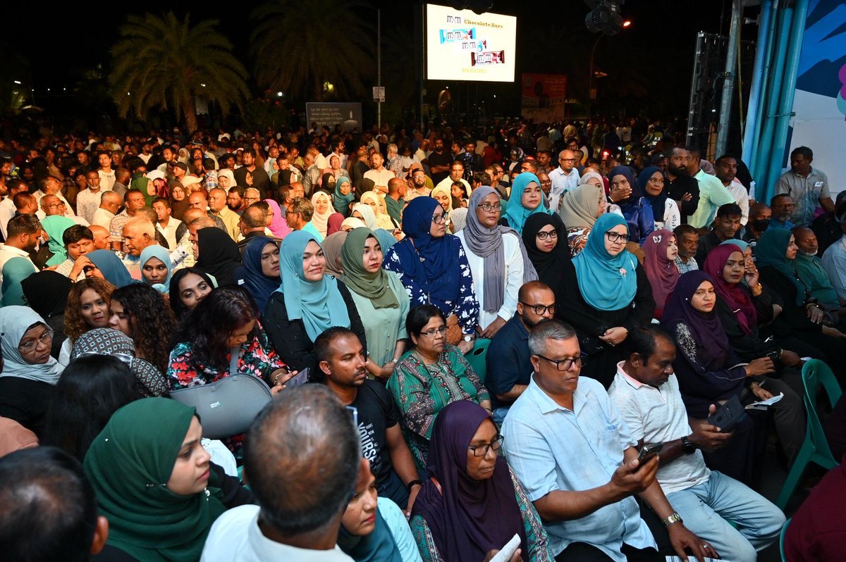 A surprise visit by the President <a href="/MMuizzu/">Dr Mohamed Muizzu</a> to the rally at the Congress House this evening was met with enthusiasm