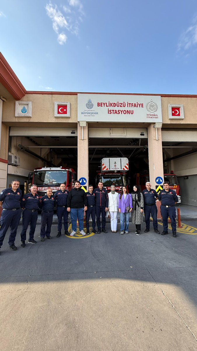 25 Eylül - 1 Ekim İtfaiyecilik Haftası vesilesiyle; yangında, afette ve her türlü acil durumda insan hayatını korumak için büyük bir özveriyle görev yapan tüm itfaiyecilerimize teşekkür ediyoruz.
Cesaretleri ve fedakârlıkları, toplumumuz için gurur kaynağıdır. ✨