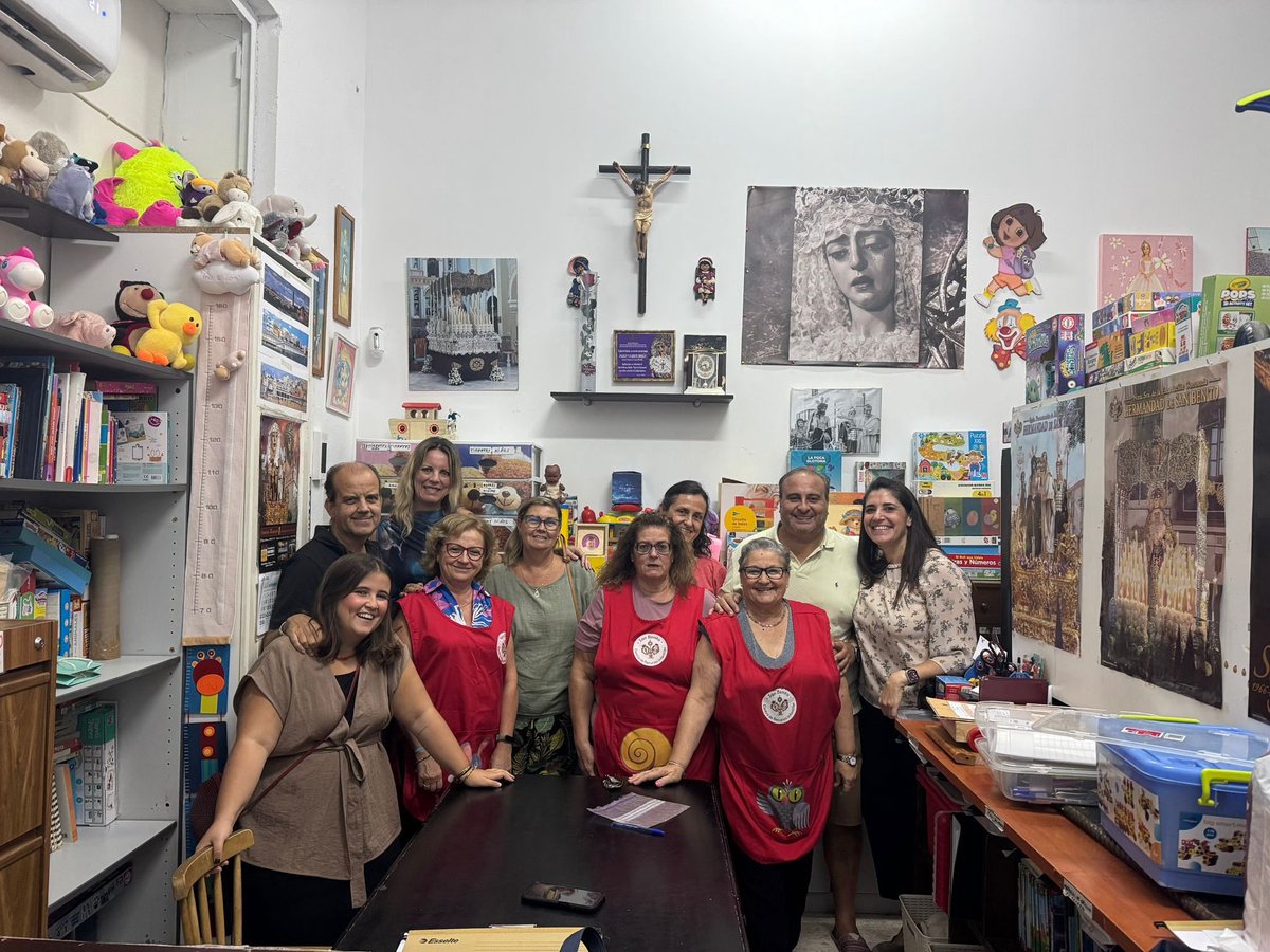 🟣⚪️ 𝐃𝐈𝐏𝐔𝐓𝐀𝐂𝐈𝐎́𝐍 𝐃𝐄 𝐂𝐀𝐑𝐈𝐃𝐀𝐃 | 𝐄𝐧𝐜𝐮𝐞𝐧𝐭𝐫𝐨 𝐞𝐧𝐭𝐫𝐞 𝐃𝐢𝐩𝐮𝐭𝐚𝐜𝐢𝐨𝐧𝐞𝐬 𝐝𝐞 𝐂𝐚𝐫𝐢𝐝𝐚𝐝.

En la tarde de ayer, recibimos la visita del Diputado de Caridad de nuestra querida Hermandad de San José Obrero (<a href="/HermandadSJO/">Hermandad de San José Obrero</a>), Antonio Castro de Arcos.