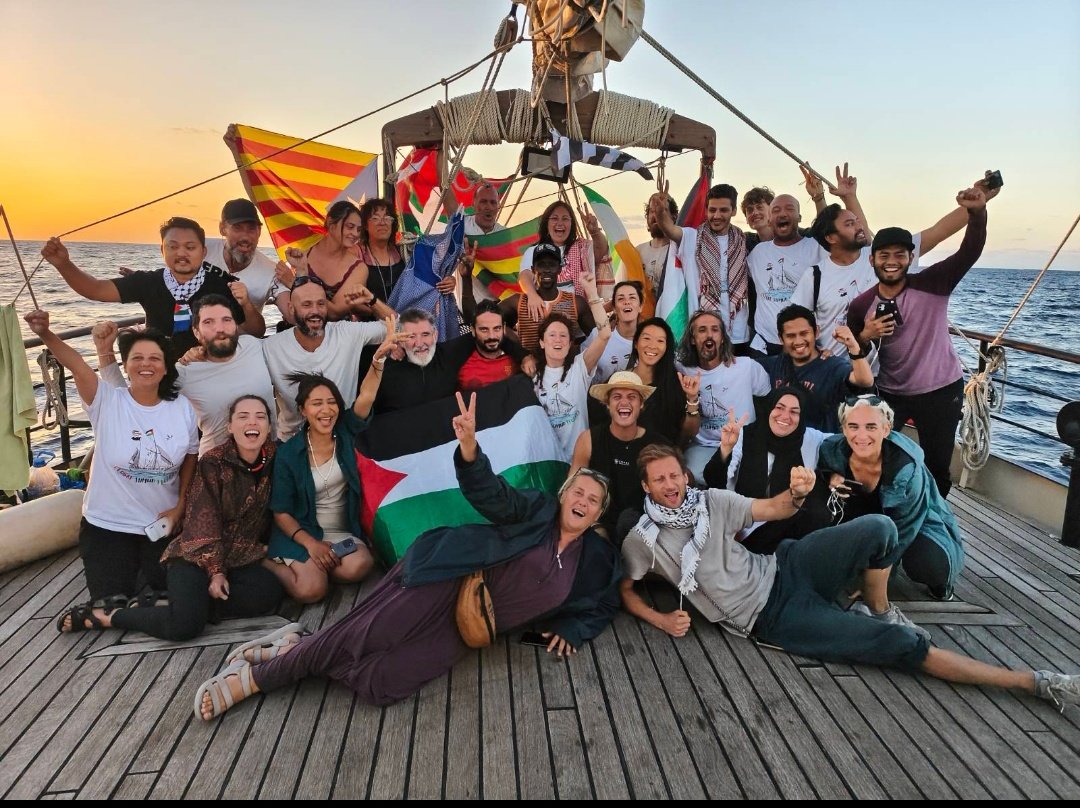 feruq123's tweet photo. Gazze için din, dil, ırk fark etmeksizin canları pahasına yola çıkan bu insanları sen koru yarabbim 🤲🇵🇸#MyAgendesumud
#GlobalSumudFlotilla #Gaza https://t.co/wHe3tramey