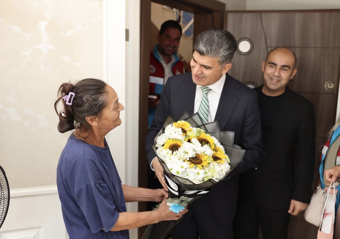 akdeniz_sydv's tweet photo. 1 Ekim Dünya Yaşlılar Günü’nde büyüklerimizi unutmadık.
Kaymakamımız Sayın Zeyit Şener ve Vakıf Müdürümüz Selim Daydaş ile yaşlılarımızı ziyaret ettik.
Tüm büyüklerimizin günü kutlu olsun. https://t.co/at77Q3uKLE