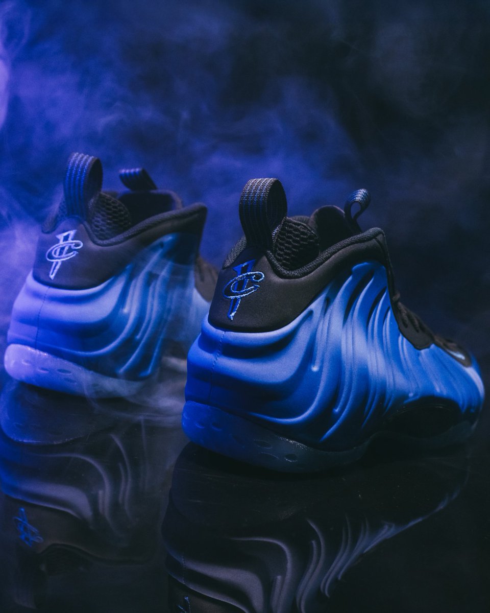 SOLELINKS's tweet photo. Ad: Dropped via Millennium
Nike Air Foamposite One 'Deep Royal'
=> https://t.co/0wxl07m2PU

Last sizes at $180 w/ code 25OFF via Sole Play
=> https://t.co/VQunwftHF2 https://t.co/VywSLvqs80