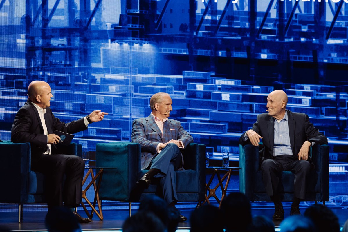 PortofLA's tweet image. Port of Los Angeles Executive Director Gene Seroka participated in a @Prologis #GROUNDBREAKERS panel discussion about the future of the supply chain, economic indicators, trade policy, industry-wide environmental initiatives, and use of AI technology. 

▶️youtube.com/watch?v=GfrJ8Q…