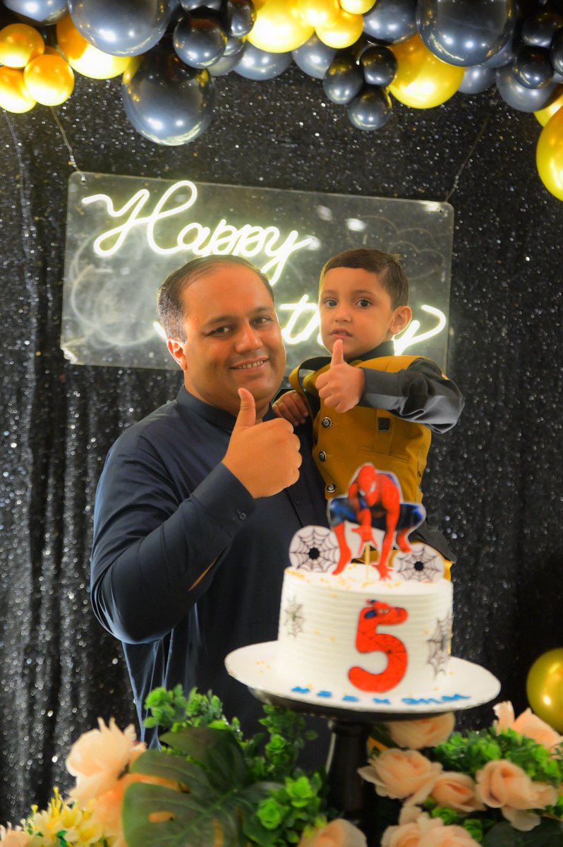JavedAliOffical's tweet photo. #Birthdayboy https://t.co/cEIhr9I70I