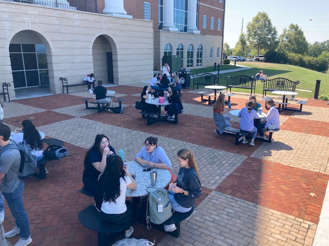 What’s better than Rookies ice cream sandwiches after a long day’s work?

You’re right, we can’t come up with anything either 🍦🍪

#LibertyUniversity | #OsteopathicMedicine