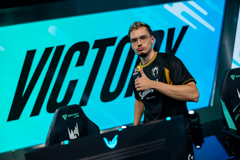 Zwyrooo's tweet photo. LFT 2026🧙‍♂️
Hey guys I would love to compete again against the best players 
Interested in LVP/LFL/LEC/LCS/LPL
however will consider every team that wants to win and give good roster
References: @Naruterador  @Machuki_LoL or any coach that I worked with
Contact: @DarthYellow_lol https://t.co/Xus2Dui9xB