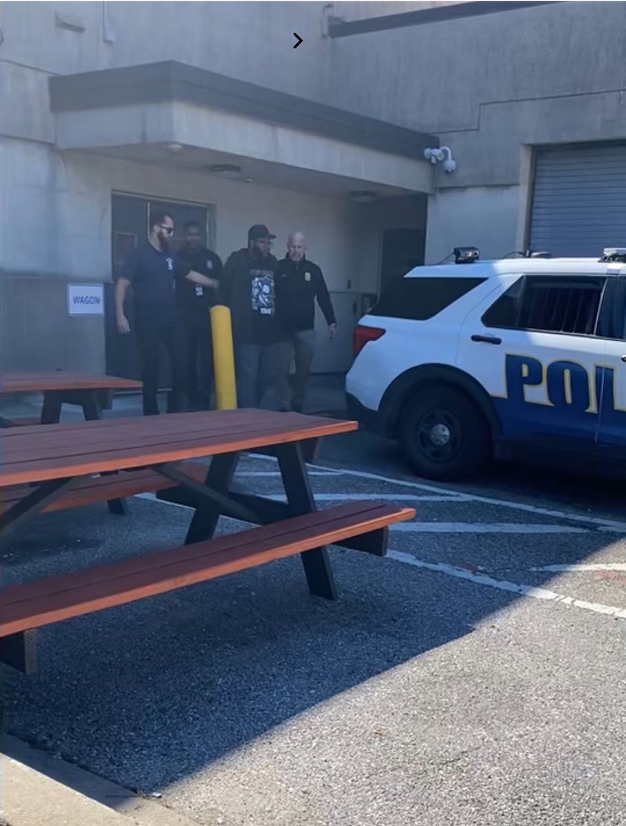 Baltimore Police tweet media