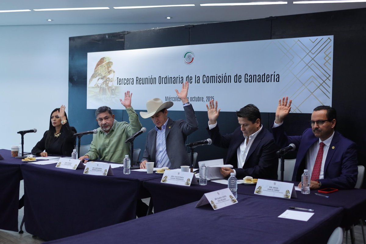 #SenadoDeLaRepublica en reunión ordinaria de la Comisión de Ganadería, donde aprobamos el informe de actividades de este primer año legislativo.
Así mismo, damos inicio con las actividades de este segundo año, con la aprobación del Programa Anual de Trabajo.