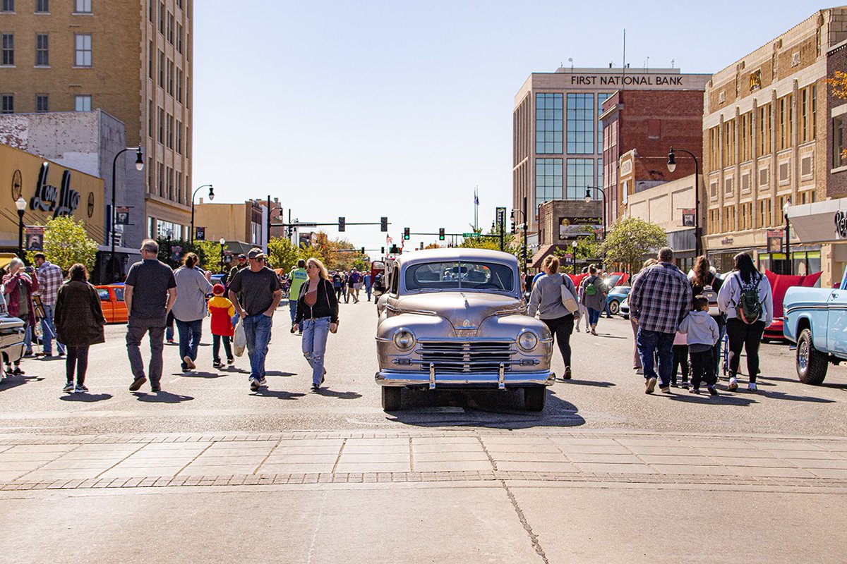 🤩It's an exciting weekend in Hutch! Check out these events, and more at visithutch.com:

🏃‍♀️Salt City Races at Carey Park!
🍻Brewfest at the Farmer's Market
🚘Hutch Rod Run in Downtown Hutch: Live music, Food, Kids Zone and more!

#ToTheStarsKS #VisitHutch #LoveHutch