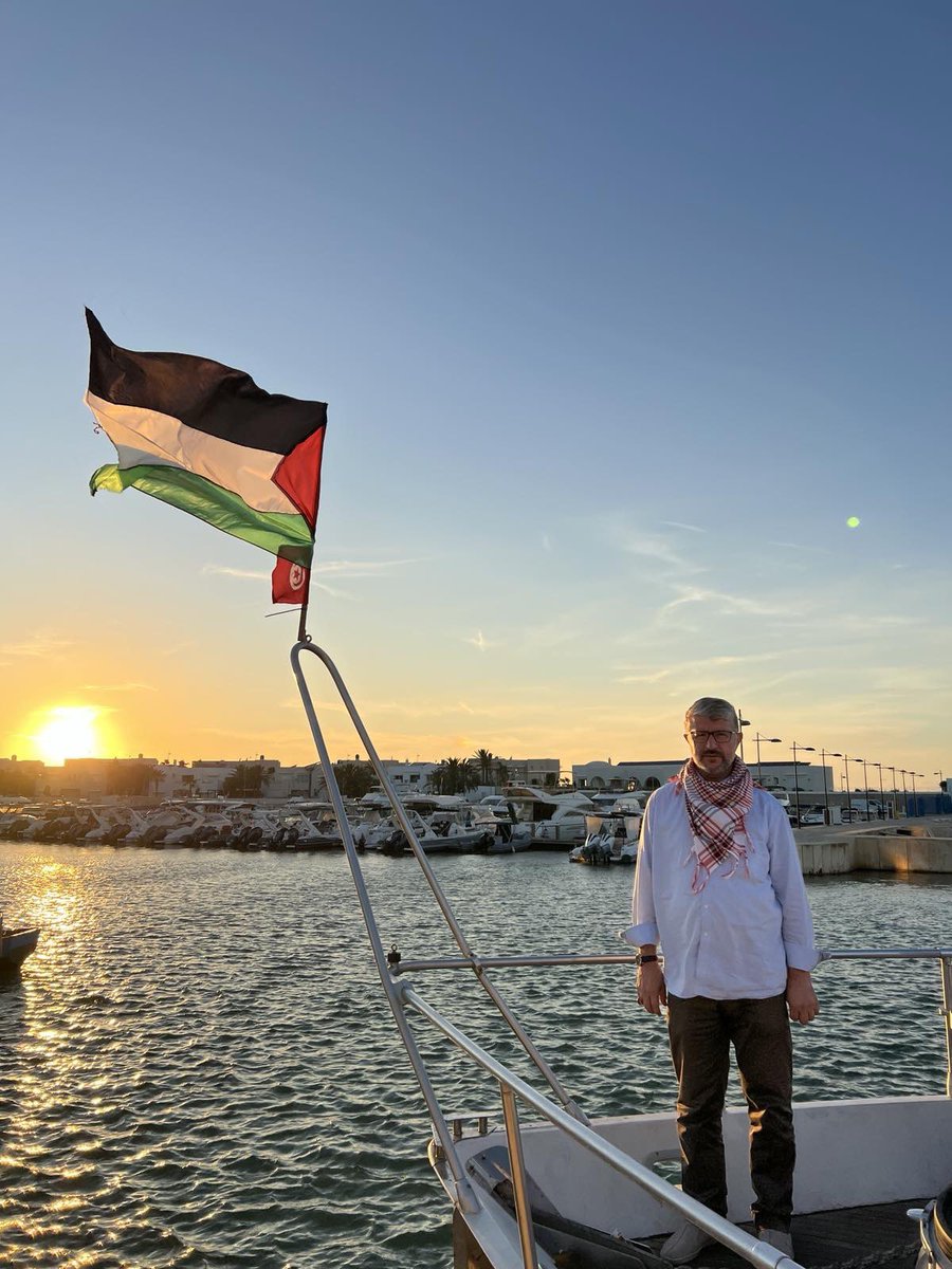 <a href="/m_eminyildirim/">Muhammed Emin Yıldırım</a> Mücadelene şahidiz hocam Allah senden razı olsun senin çeyreğin kadar ses çıkaramayan hocalarada yazıklar olsun 
#SumudFlottilla 
#sumudforGazza