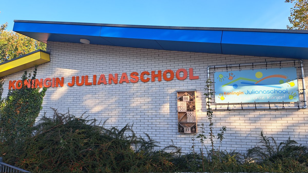 RoelZuidhof's tweet image. Opening door wethouder  #GuidoBamberg van weer een #bibliotheekopschool #dbos  @BiebNieuwegein #Julianaschool #Nieuwegein