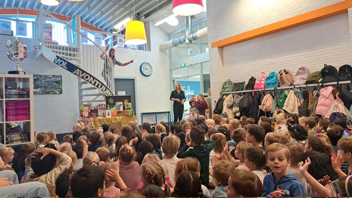 RoelZuidhof's tweet image. Opening door wethouder  #GuidoBamberg van weer een #bibliotheekopschool #dbos  @BiebNieuwegein #Julianaschool #Nieuwegein