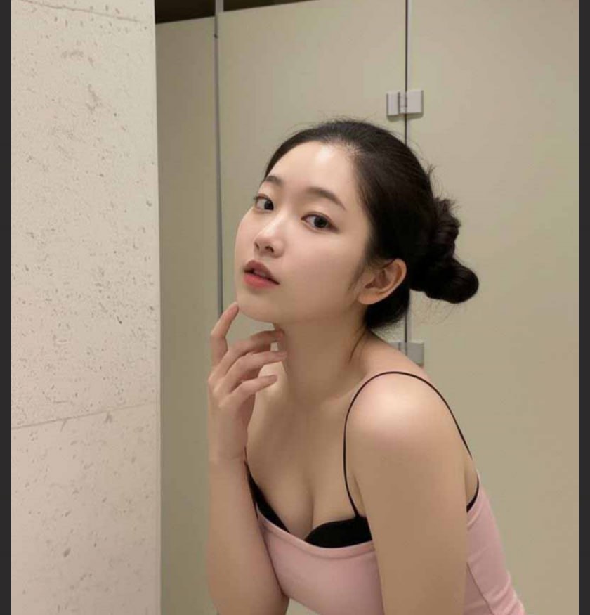 erchenshiren's tweet photo. 这个女生眼尾垂下、目光流视、眉疏项细、人中窄弯、口角下垂、腰细臀肥、臀圆浑厚等特征，显示性欲中等偏上，带有风骚淫荡倾向，容易性开发并具轻微M属性，顺从柔和的阴柔主导相让她在关系中敏感多情
#淫相学 #面相 #反差女大 https://t.co/Nwm6zBaSD2