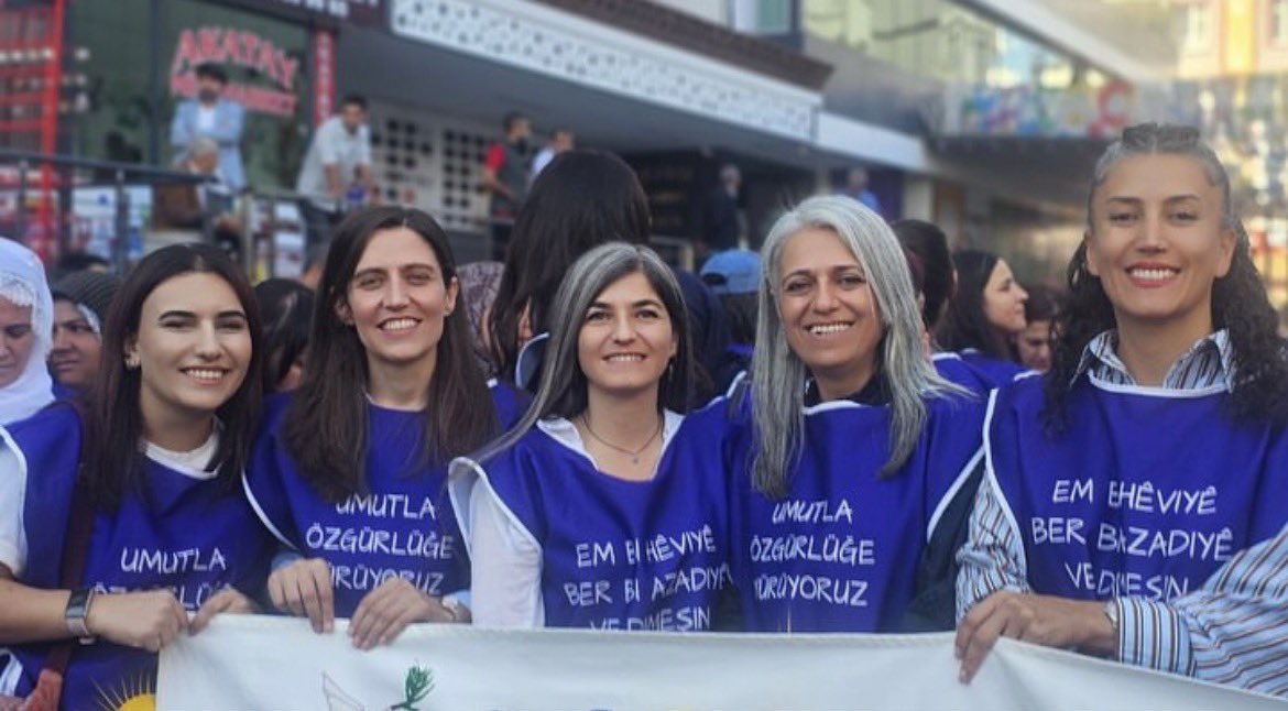 #EmBiHeviyeBerBiAzadiyeVeDimesin
#UmutlaÖzgürlüğeYürüyoruz