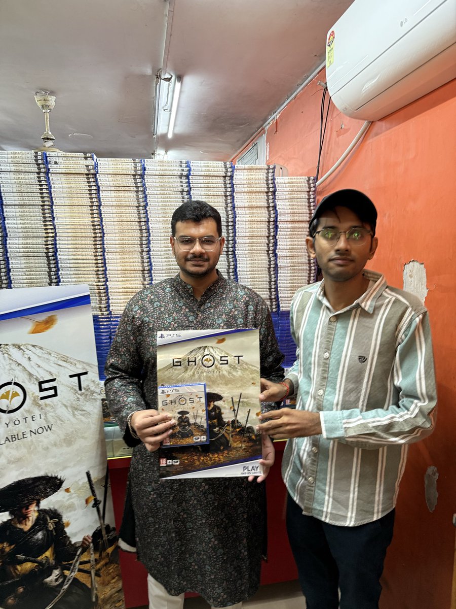 am4nsingh's tweet image. Me and my bro copped the first discs in Ahmedabad 🤩 from console garage @DrHarshGandhi1 

@PlayStationIN @RishiAlwani