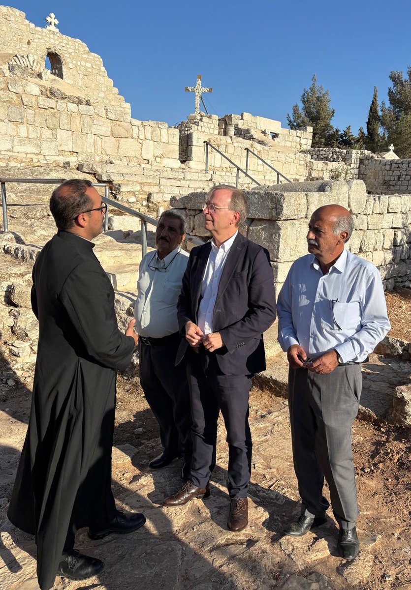 In #Taybeh, der letzten rein christl. Stadt im Westjordanland werden die Christen von Siedlern attackiert. Dies berichteten mir Vertreter der dortigen christl. Gemeinden + Bürgermeister. Die Palästinenser müssen beschützt und Täter zur Verantwortung gezogen werden.