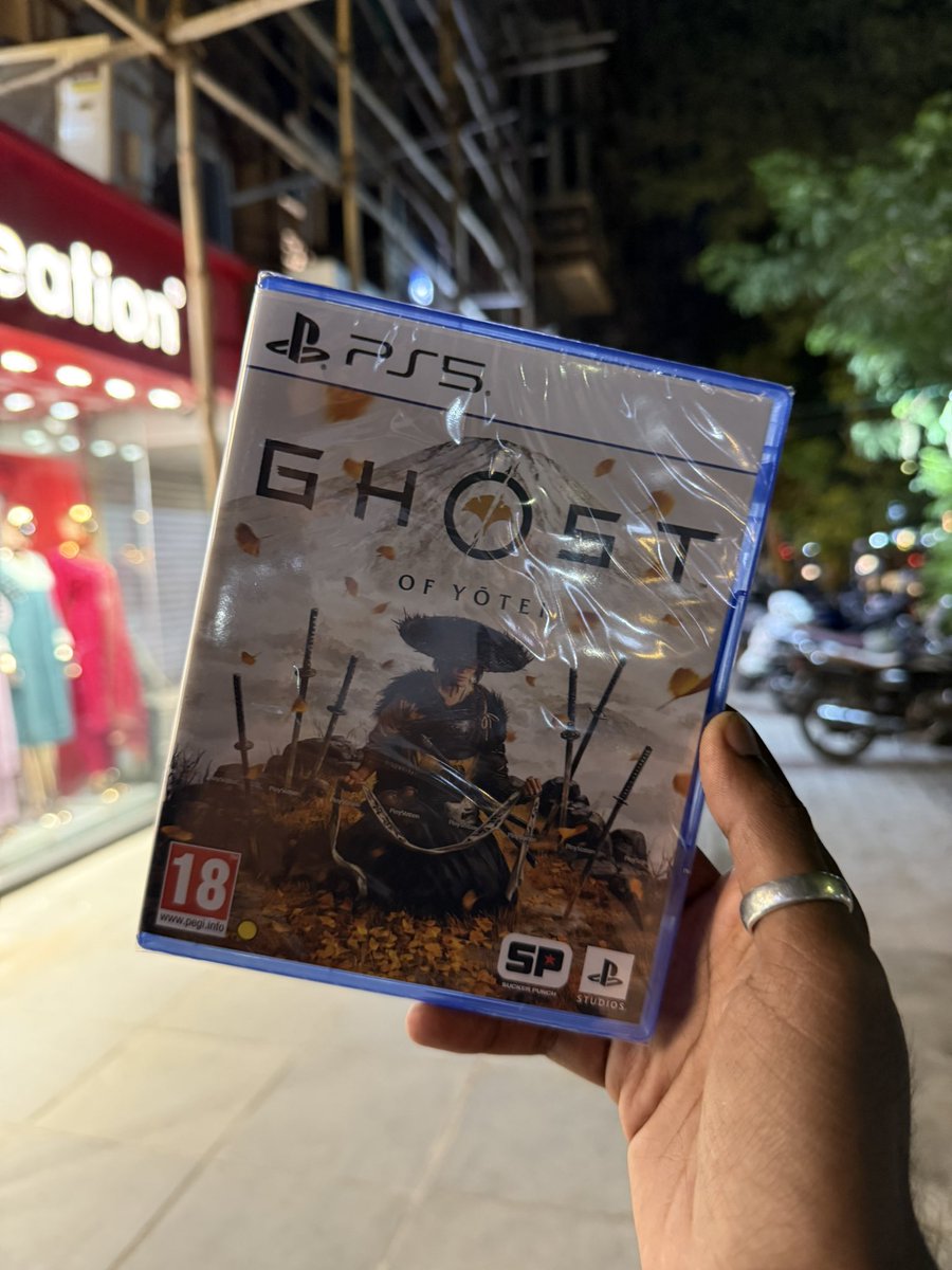am4nsingh's tweet image. Me and my bro copped the first discs in Ahmedabad 🤩 from console garage @DrHarshGandhi1 

@PlayStationIN @RishiAlwani
