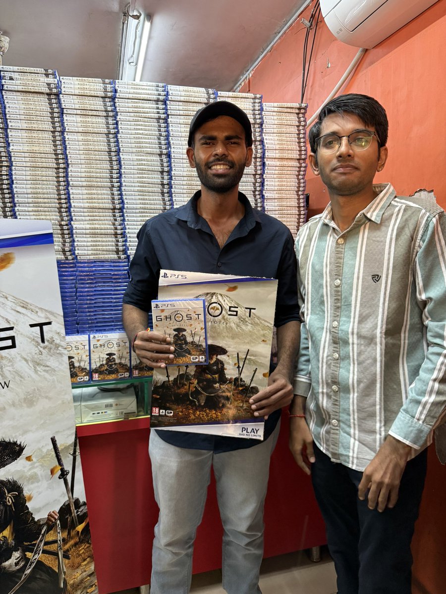 am4nsingh's tweet image. Me and my bro copped the first discs in Ahmedabad 🤩 from console garage @DrHarshGandhi1 

@PlayStationIN @RishiAlwani