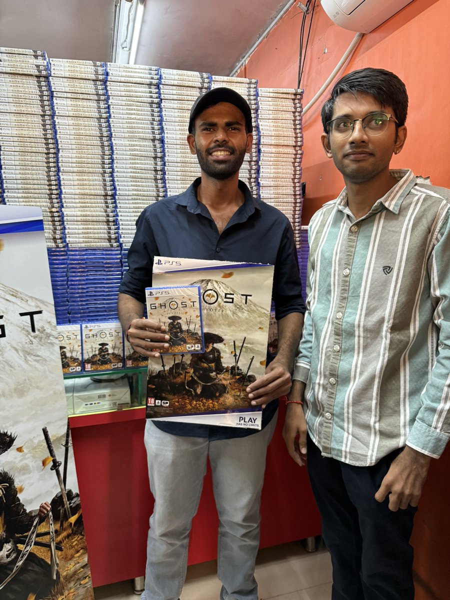 am4nsingh's tweet image. Me and my bro copped the first discs in Ahmedabad 🤩 from console garage @DrHarshGandhi1 

@PlayStationIN @RishiAlwani