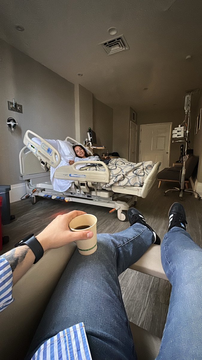 tuparacetamol's tweet photo. Nunca me imaginé verte así de nuevo, me parte el alma verte vulnerable pero tú eres una mujer muy fuerte y en tus peores momentos estaré a tu lado. Le pido a Dios que todo mejore pronto❤️‍🩹. Te amo demasiado. https://t.co/YG8Cp9Uzst