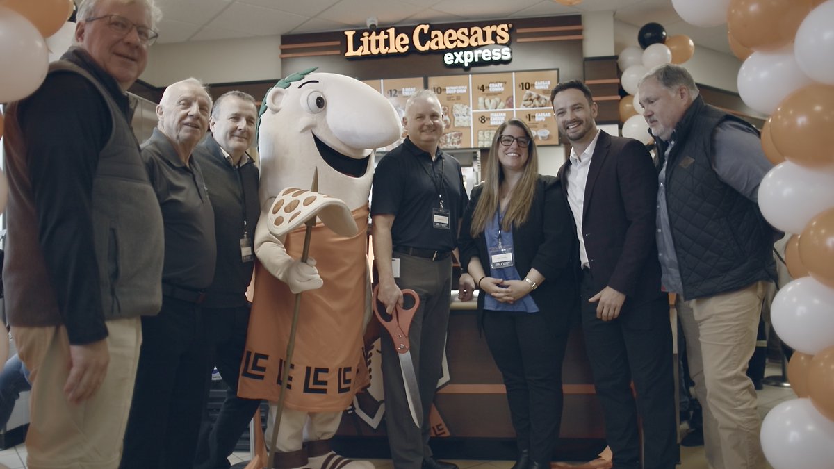 Orange_Store's tweet image. We're thrilled to celebrate the official GRAND OPENING of Little Caesars Pizza in Clarenville!

This opening marks the first of many as we grow the largest Canadian franchise agreement yet — bringing HOT-N-READY® pizza to 18 locations across Atlantic Canada. 🍕