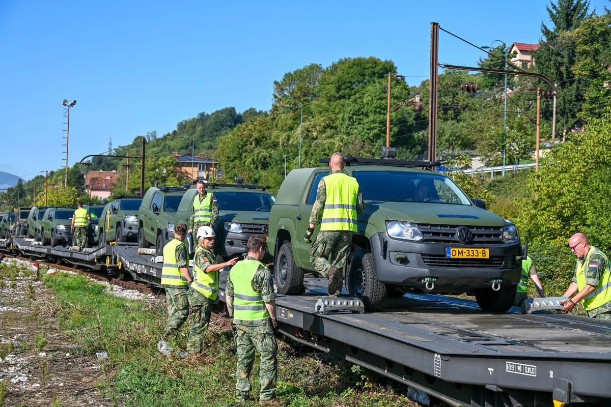 Koninklijke Landmacht tweet media