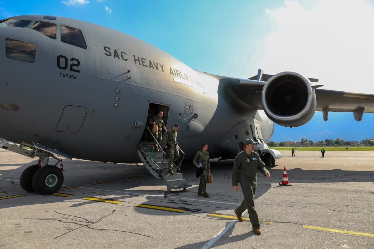 Koninklijke Landmacht tweet media