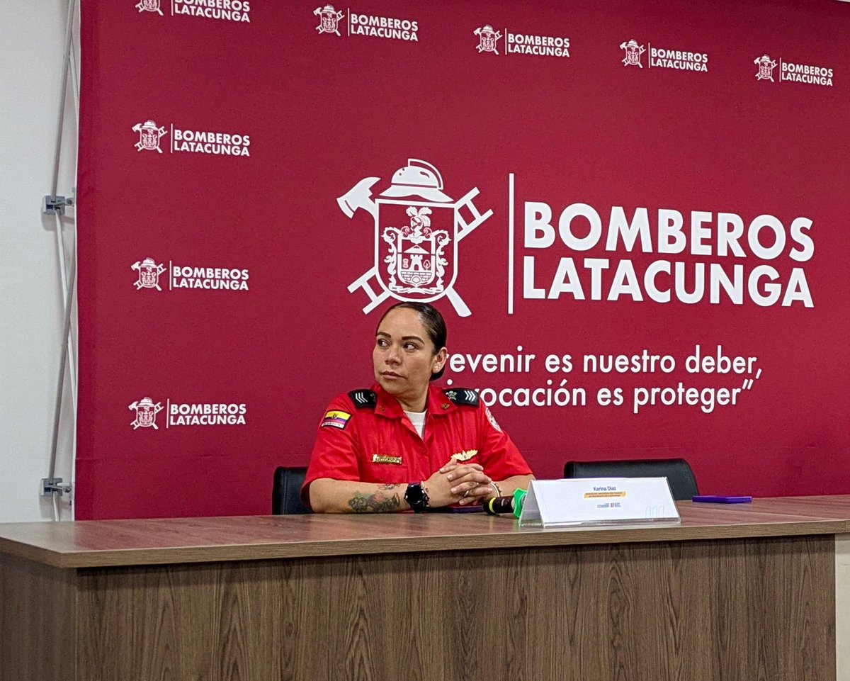 EcuadorMAE's tweet photo. ✅ [AGENDA VICEMINISTERIAL]

📌 En #Latacunga | La viceministra del Ambiente, Daniela Limongi, inauguró el Primer Curso de Brigadas Especiales para el Manejo Integral del Fuego #BREMIF, dirigido a 2️⃣7️⃣ representantes de varios cuerpos de bomberos del país. 👨🏻‍🚒🤝🏻🔥

#ElNuevoEcuador https://t.co/njLVSClcFw