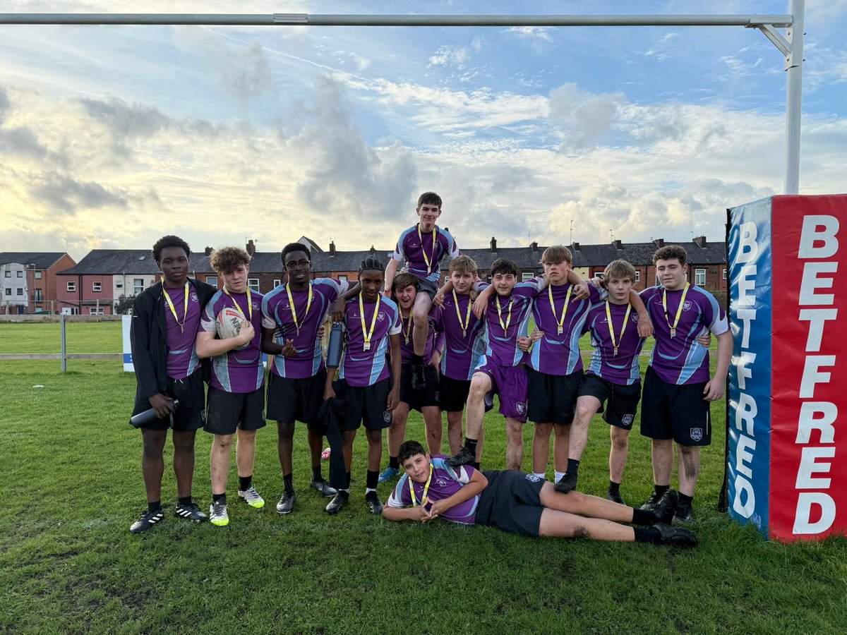 PE_NewmanRC's tweet image. Yr 10 are Oldham Schools B league Champions! Well played boys, a fantastic team performance. Special mention to Layton for being awarded player of the tournament! 🏈👏#teamnewman @MrsKP_Newman @NewmanRCCollege