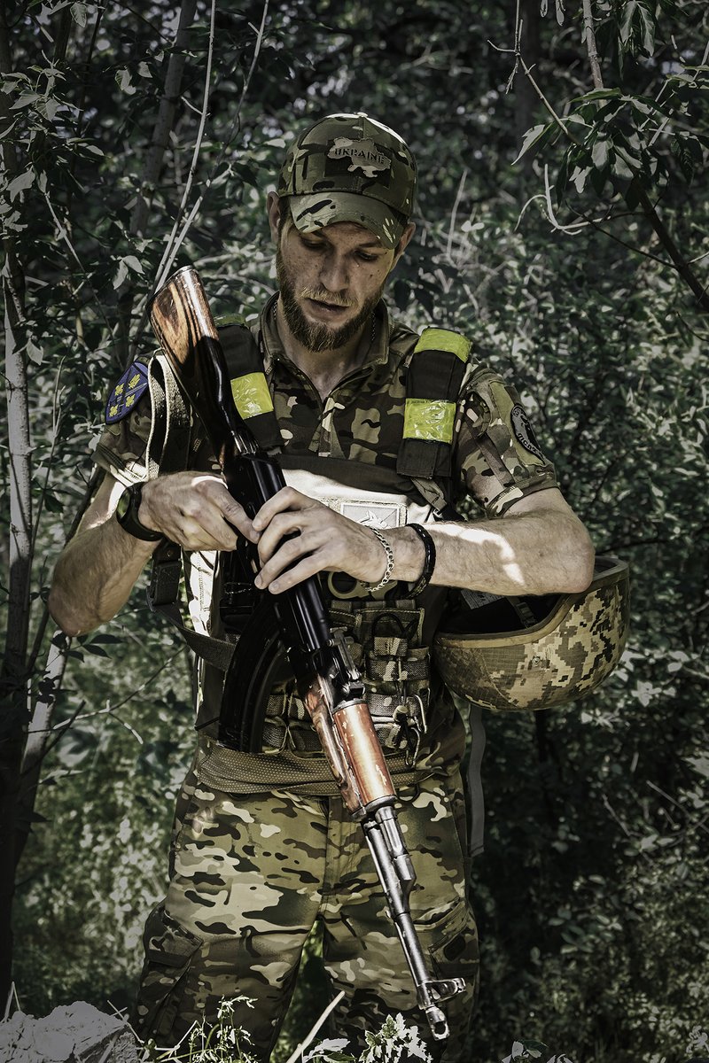 Il y a trois ans et demi, l’empire sanguinaire, qui avait soumis des centaines de peuples au fil des siècles, fit entrer triomphalement ses armées en Ukraine, persuadé d’une victoire rapide. Beaucoup de soldats avaient emporté leur uniforme de parade, rêvant déjà de défiler à