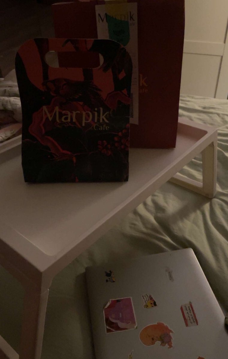 هدوء من فضلك هدزووووء
1قهوه 1تشيز كيك (منقا) من نعم الدنيا 1فلم رخيص مايخليني اشغل مخي

شكرًا يارب احبك ياليلة الخميس طرز بها نور القمر