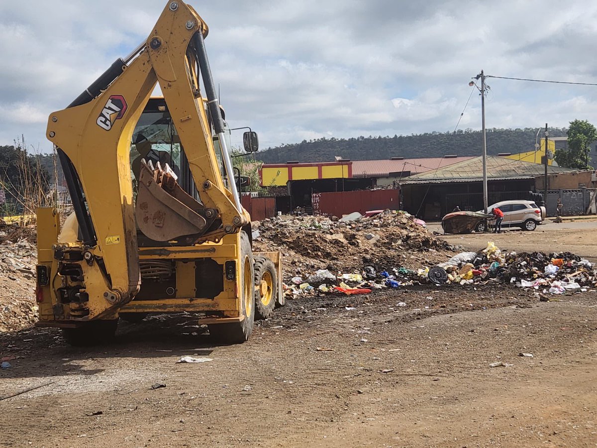 GPEnvironment's tweet photo. 🌍 We also rolled up our sleeves in Pretoria, tackling illegal dumping sites to create safer, cleaner communities 🌱✨.
This is part of the Beautification & Greening Programme and our build-up to the #G20 Green Cities Initiative 💚.
#KeepGautengClean #BKB #GP1MillionTrees #G20 https://t.co/Hj9WnmiSq3