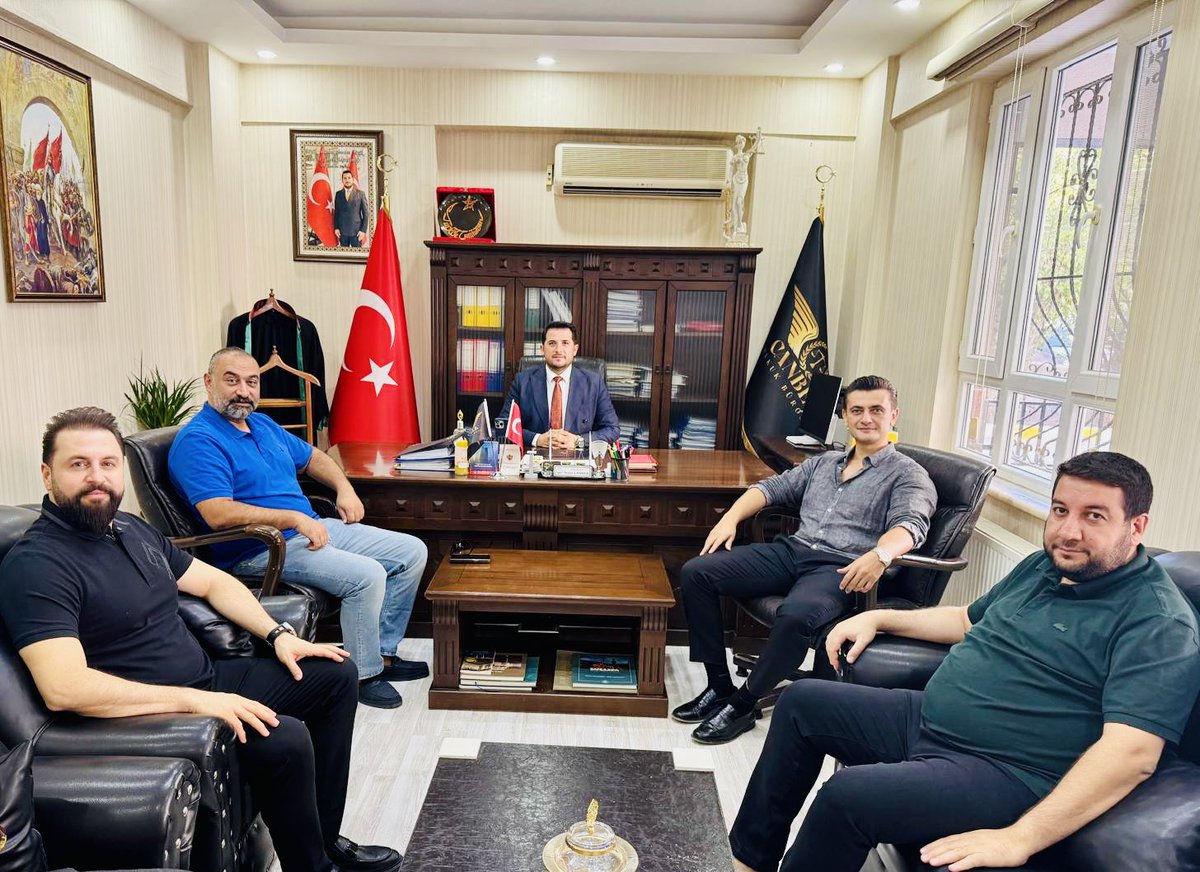 sezaicanbek's tweet photo. AK Parti Karaköprü Meclis Üyemiz Sayın Hüseyin Aslan, AK Parti Haliliye ve Karaköprü İlçe Başkan Yardımcılarımız Sayın Selim Mesçi ve Ömer Faruk Akaltun ile önceki dönem ilçe başkan yardımcımız Sayın Mahmut İzgördü bizleri çalışma ofisimizde ziyaret ettiler. Bu nazik ziyaretlerinden dolayı kıymetli başkanlarıma teşekkür ediyorum.