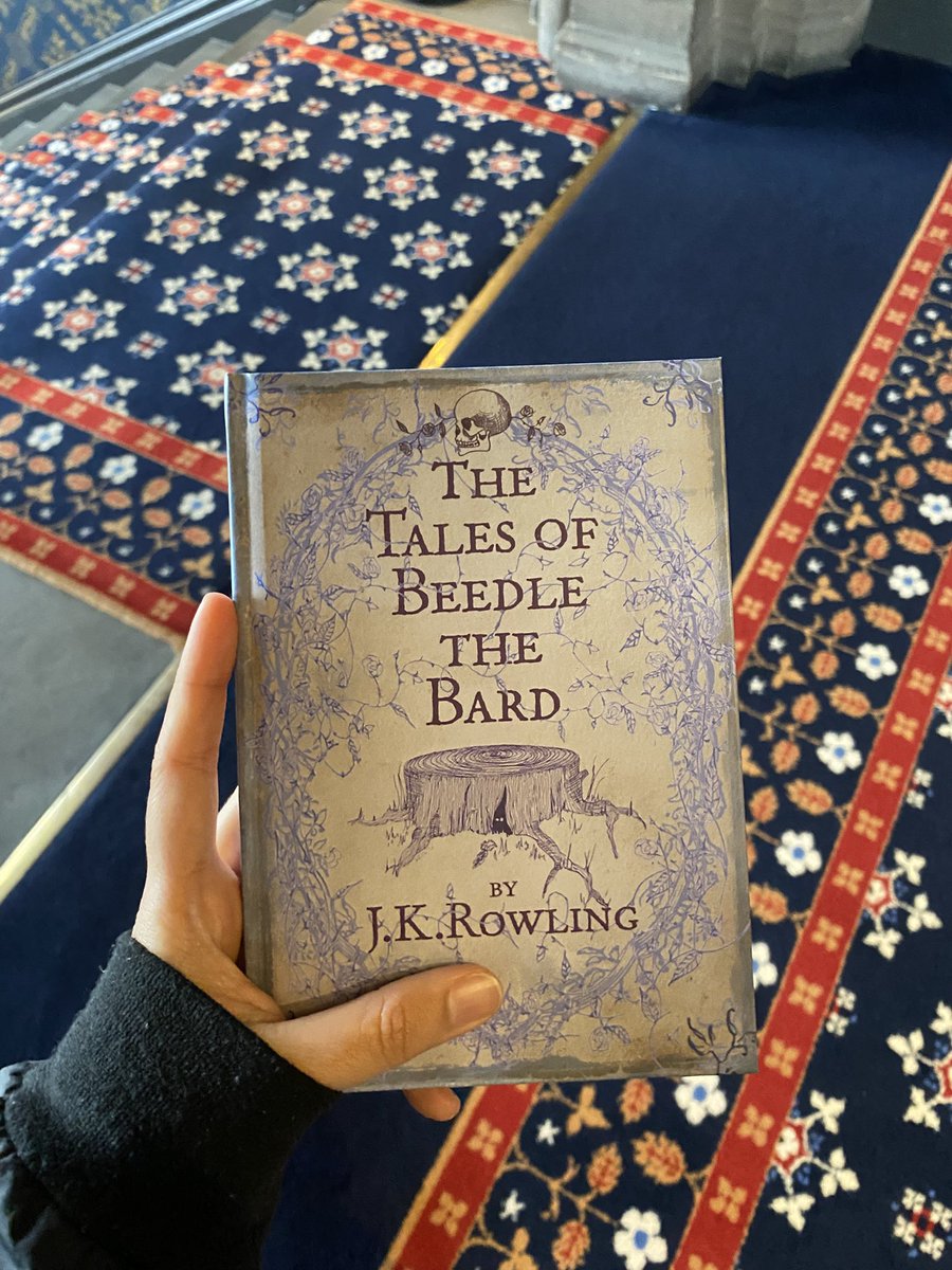 ReadLikeMatilda's tweet image. Signed by Dumbledore of my heart’s Hogwarts home ✨ #JoysOfUofG