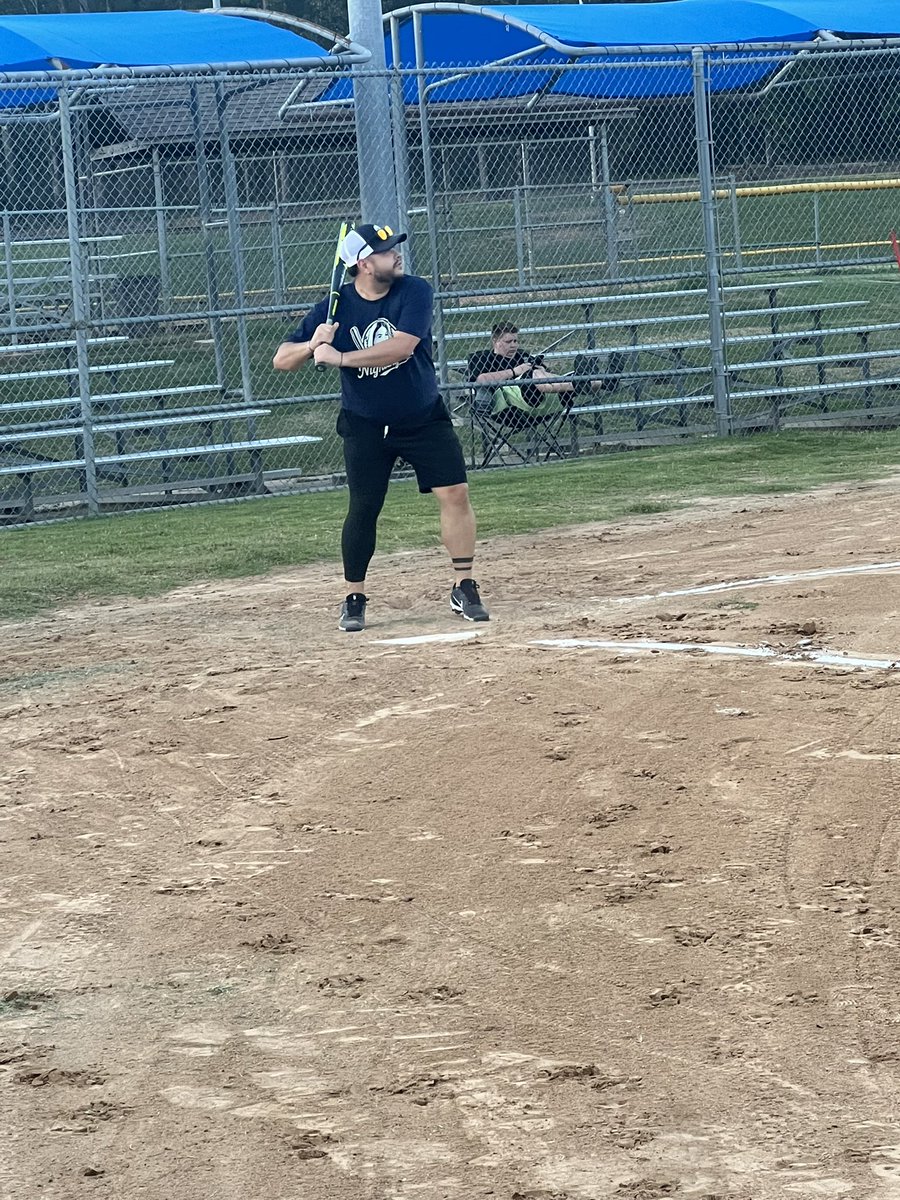 GumaroFlores_'s tweet photo. Softball #gay https://t.co/HkoYhca2df