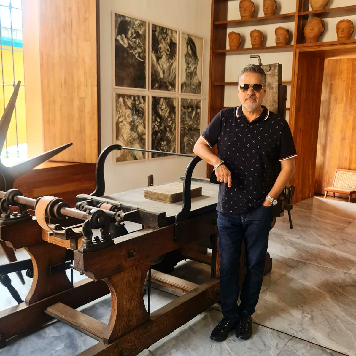 Titispjo's tweet photo. Hoy 1º de octubre se celebra el Día del Arquitecto en México. ¡Muchas felicidades a todos los arquitectos!
"Un arquitecto es un dibujante de sueños" Grace McGarvie
#DíaDelArquitecto #RevistaSocialmente 
El mejor arquitecto del mundo 
Alejandro Silva (Papilover)❤️ https://t.co/zFN85XpH1F