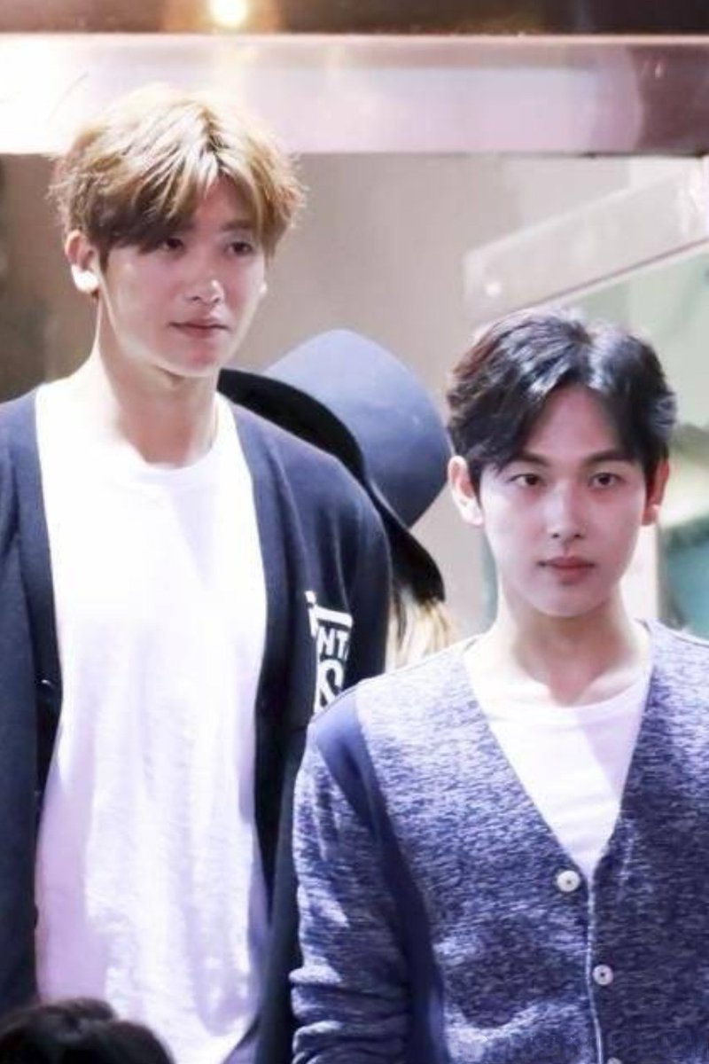 vivu188's tweet photo. Hyungsik once shared that in difficult times he often received honest advice from Siwan, who speaks directly, sometimes even sternly. yet this very sternness reassures him, as he feels Siwan's care. and since most of what Siwan says proves true, Hyungsik believes he must listen https://t.co/rjyb8F1BIF
