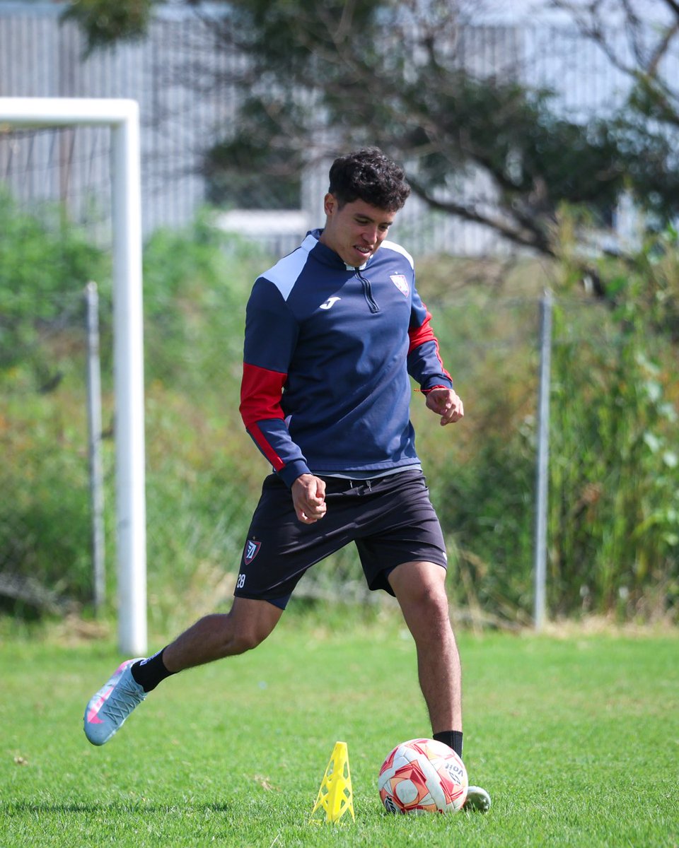 Trabajo con la caprichosa ⚽️🤩

Sin prisas pero sin pausas para seguir creciendo como equipo 😌

#LateElOrgullo