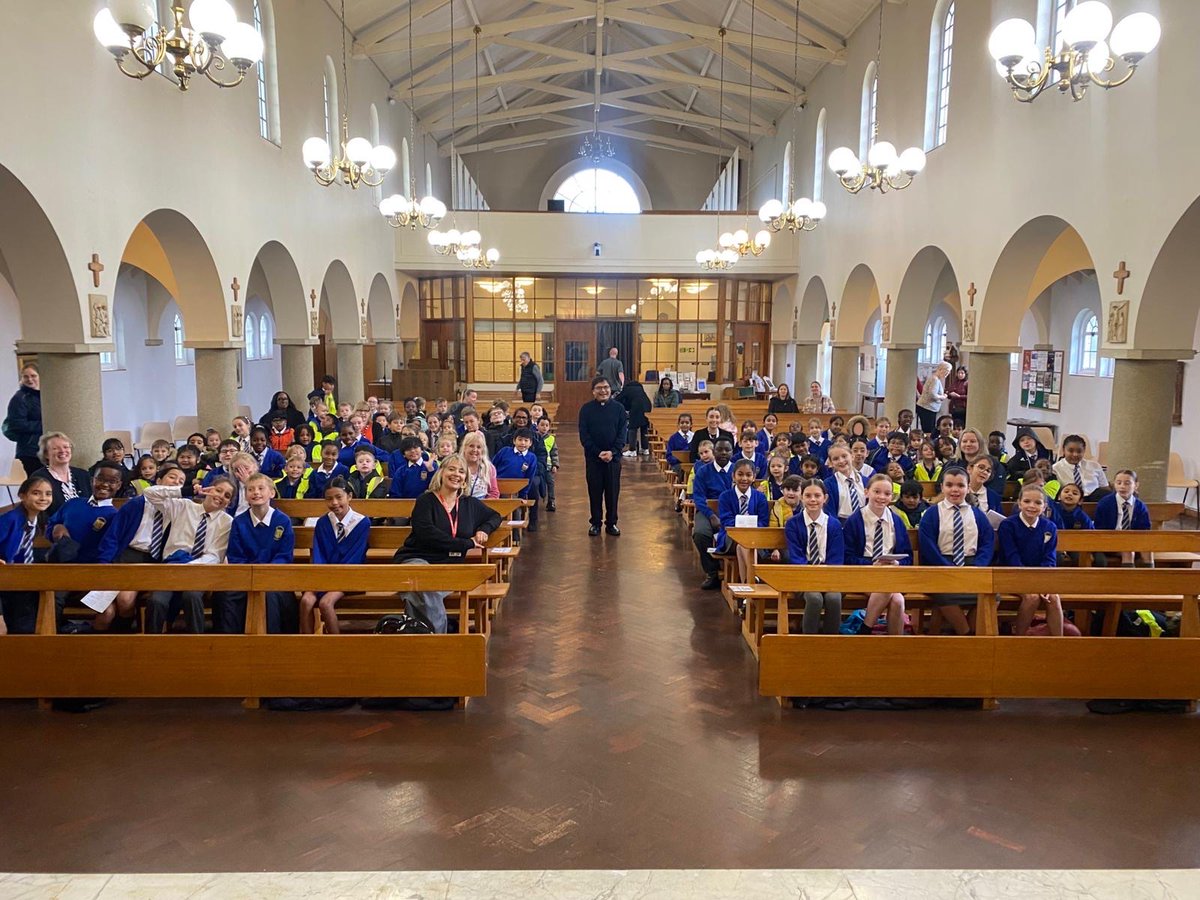 StTeresasHarrow's tweet photo. Today, our Year 6 and Reception classes came together to attend Mass in celebration of the Feast Day of St. Thérèse of Lisieux. A beautiful moment of prayer, reflection, and unity across our school community. 🌹🙏 #StTs  #LittleWayWeek https://t.co/Ox4GRqTsor
